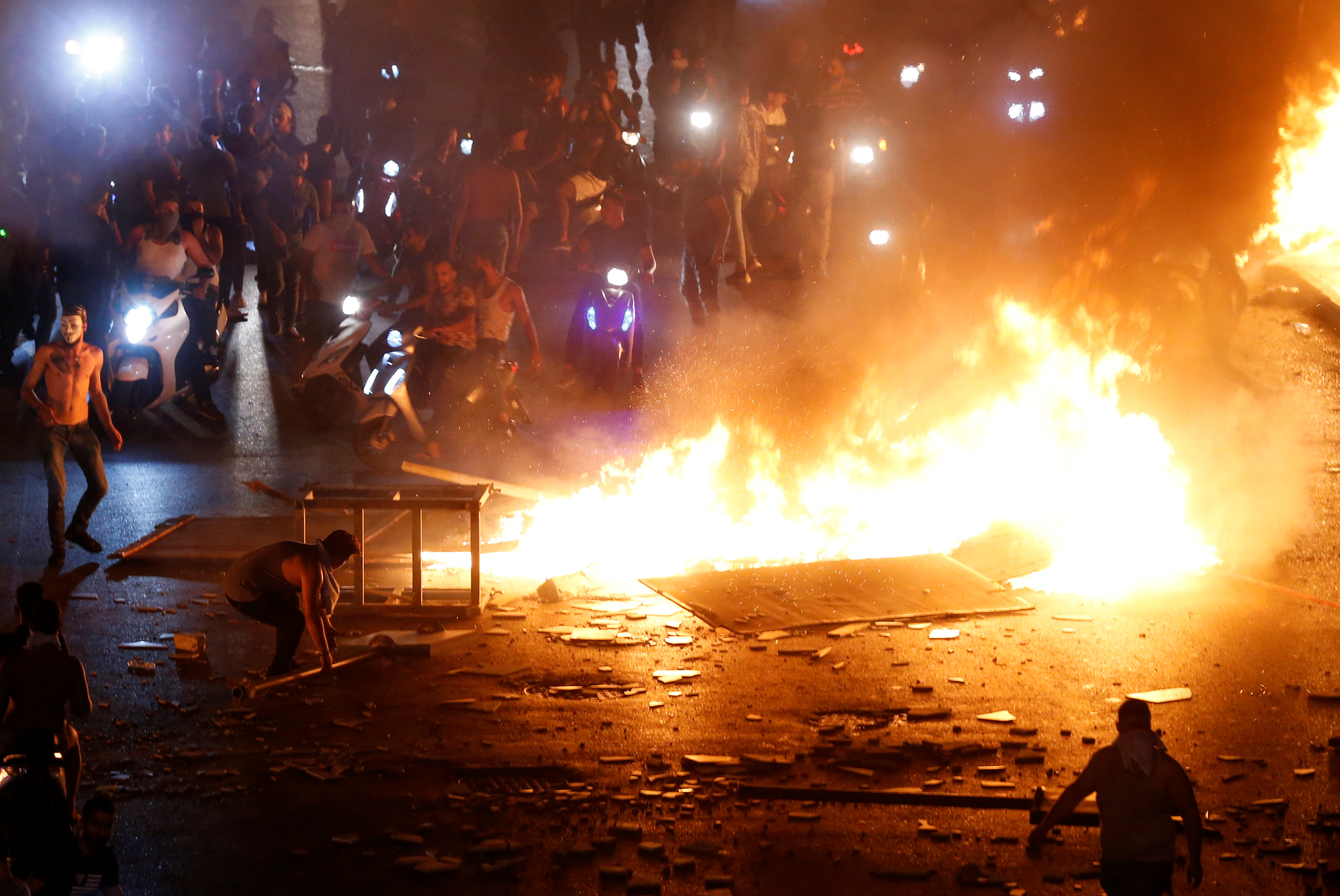 «Καίγεται» ο Λίβανος από διαδηλώσεις και συγκρούσεις – Ταξιδιωτική οδηγία από το Κουβέιτ