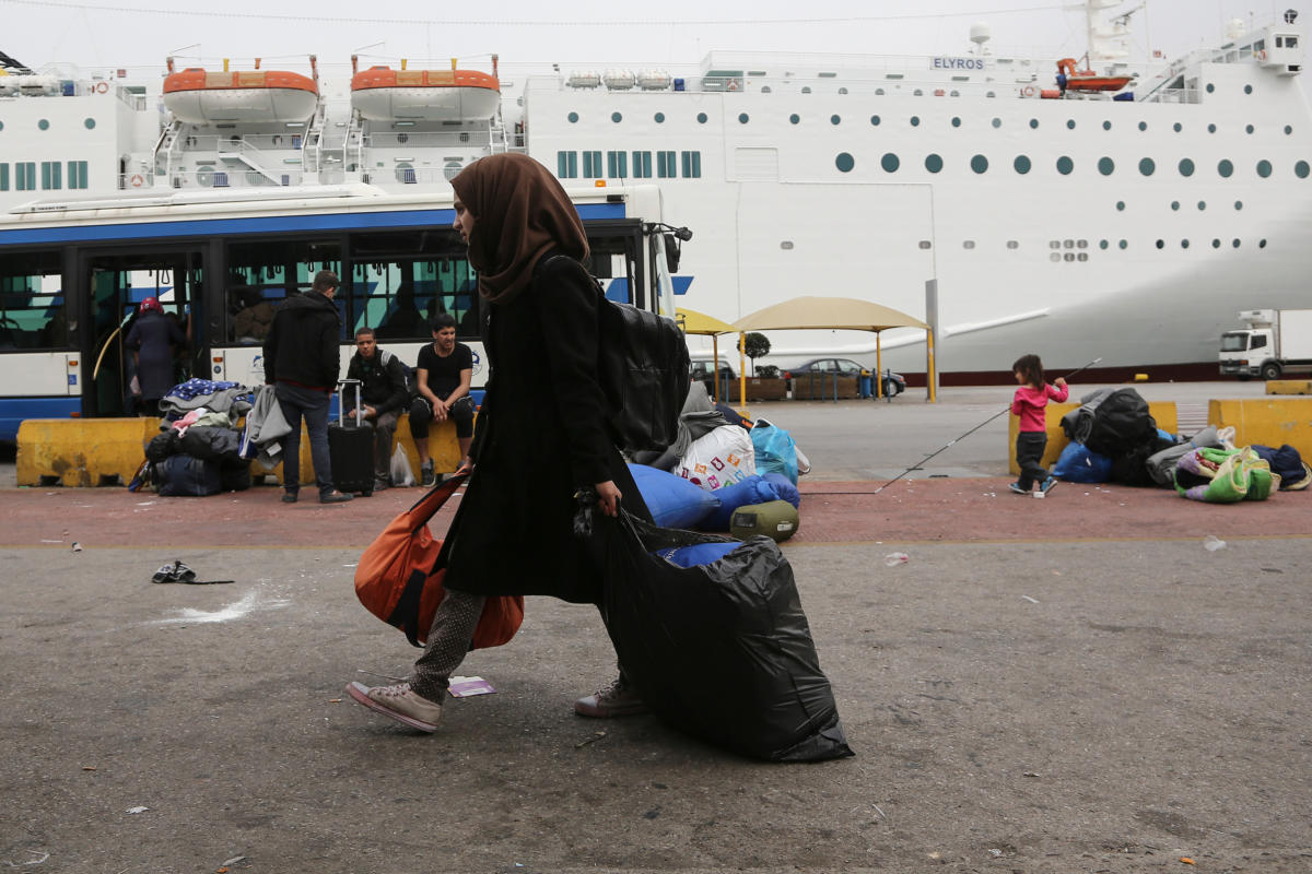 Πειραιάς: Στο λιμάνι 215 μετανάστες από την Μόρια