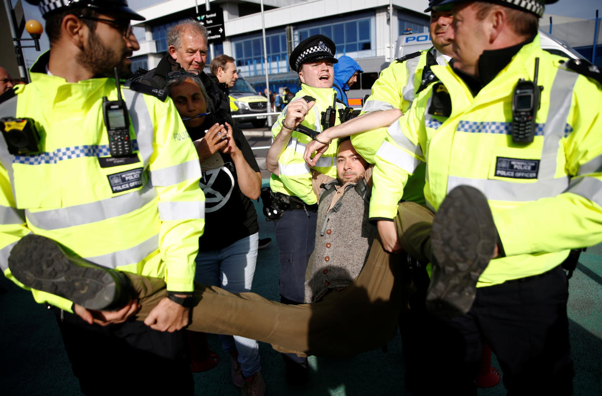 Λονδίνο: Ακτιβιστές κατέλαβαν το αεροδρόμιο Σίτι