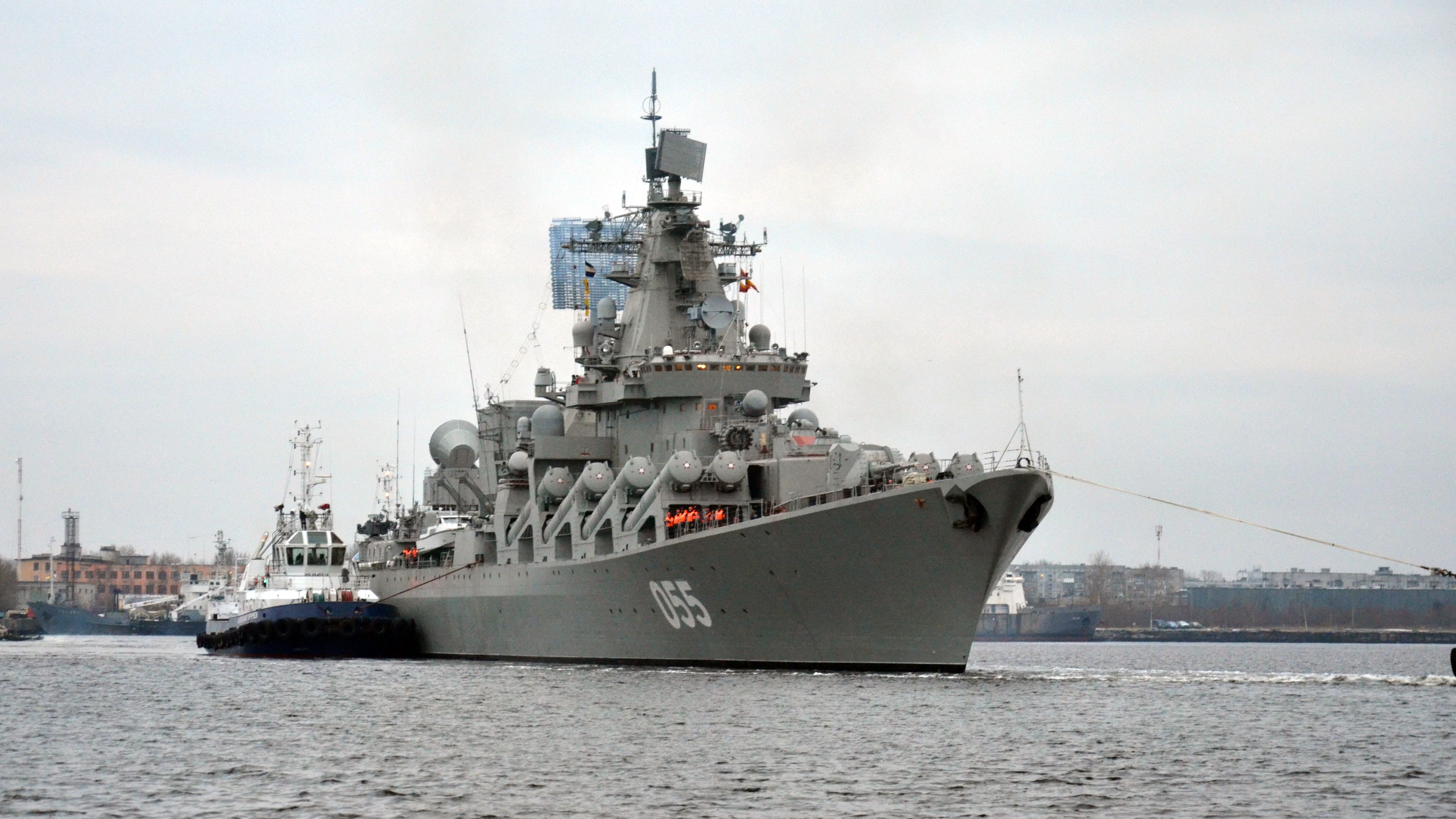 «Έπιασε» Πειραιά το ρωσικό καταδρομικό πλοίο «Στρατάρχης Ουστίνοφ»! [vid]