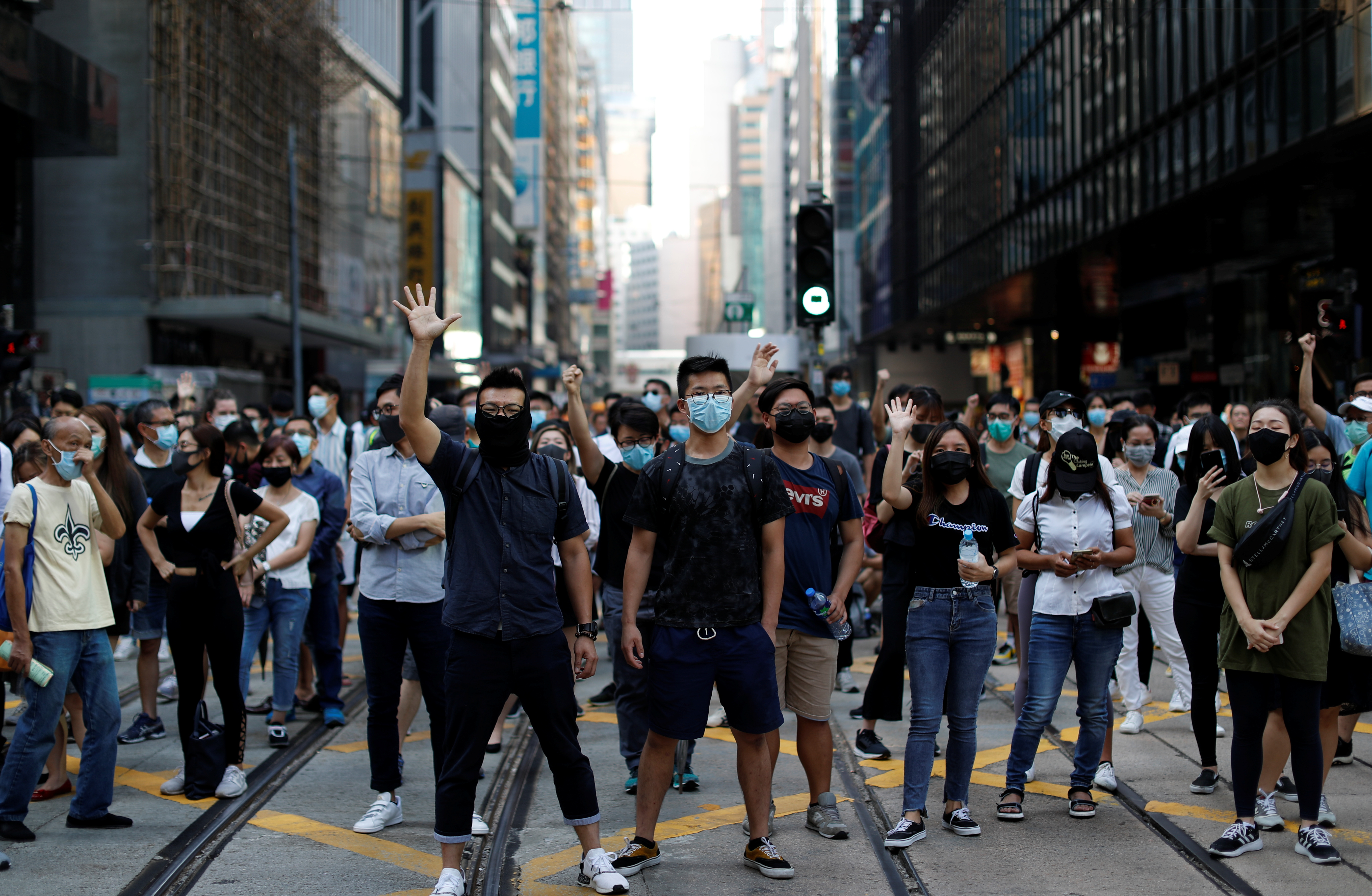 Χονγκ Κονγκ: 77 συλλήψεις διαδηλωτών για παραβίαση της απαγόρευσης της χρήσης μάσκας