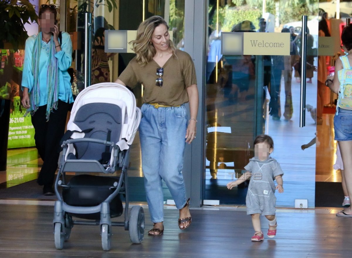 Ελεονώρα Μελέτη: Είναι χαζομαμά – Βιντεοσκοπεί την κόρη της να χορεύει!