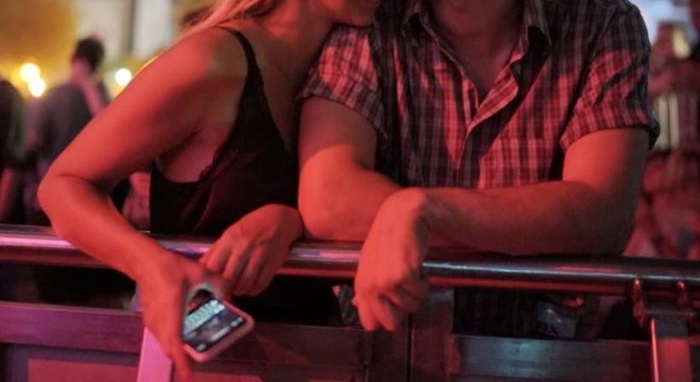Το ζευγάρι της ελληνικής showbiz ανεβαίνει τα σκαλιά της εκκλησίας!
