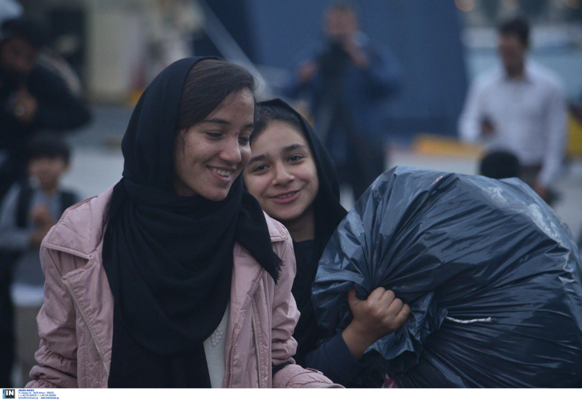 Ελευσίνα: Στο λιμάνι 693 μετανάστες από την Σάμο