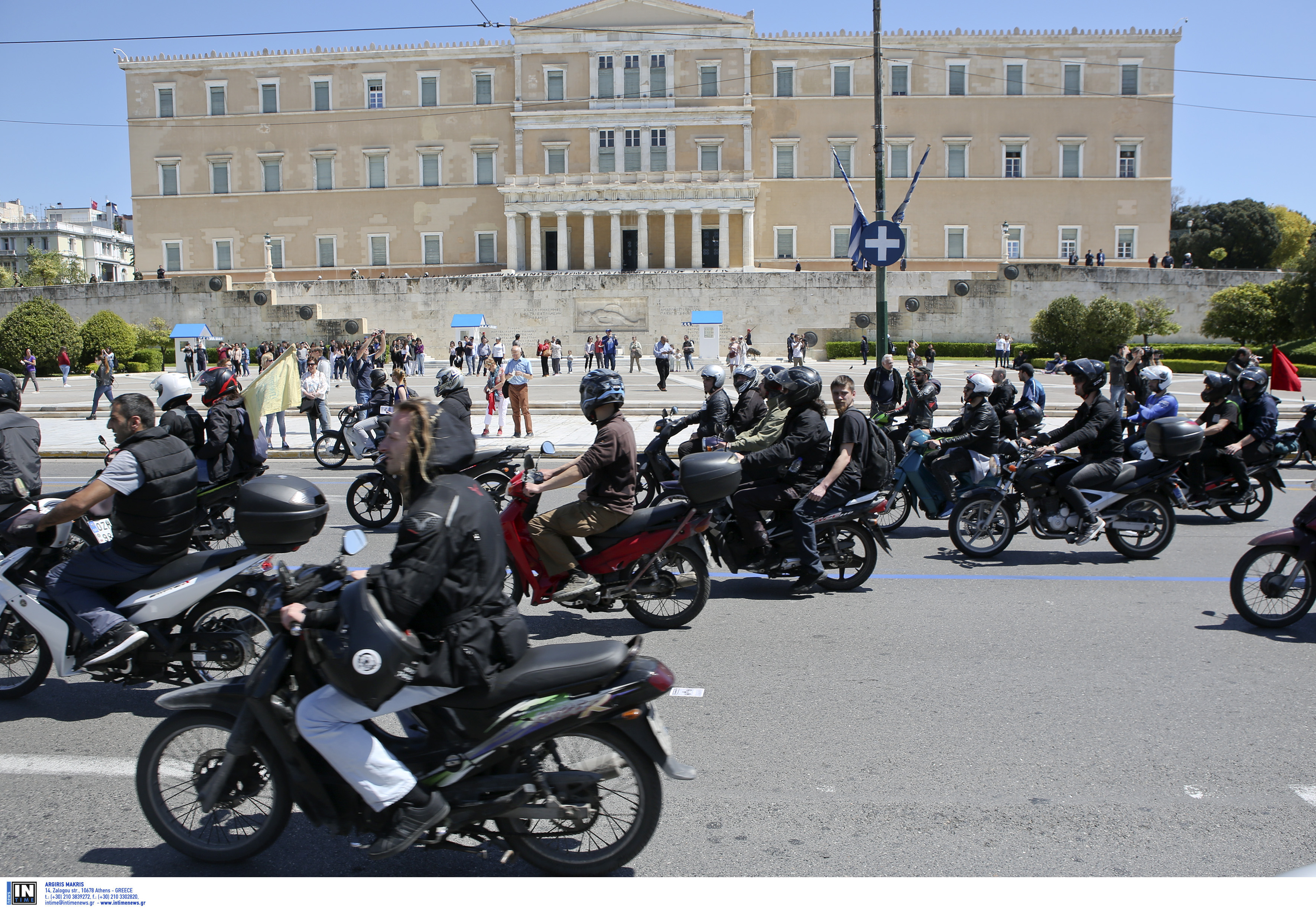 Πάρκινγκ και για τα μηχανάκια στις μεγάλες πόλεις – Το σχέδιο του υπουργείου Μεταφορών