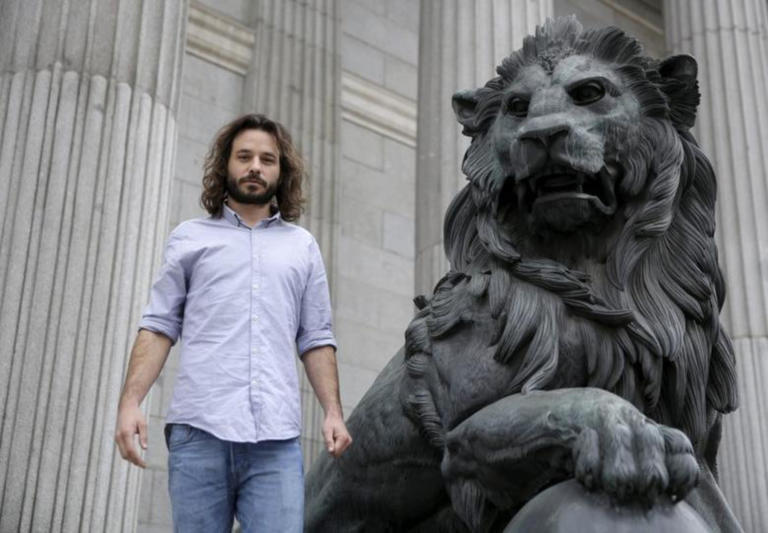 Ισπανία: «Άκυρο» στους Podemos για την απόλυση βουλευτή – 63 ευρώ αποζημίωση για… κάθε μέρα