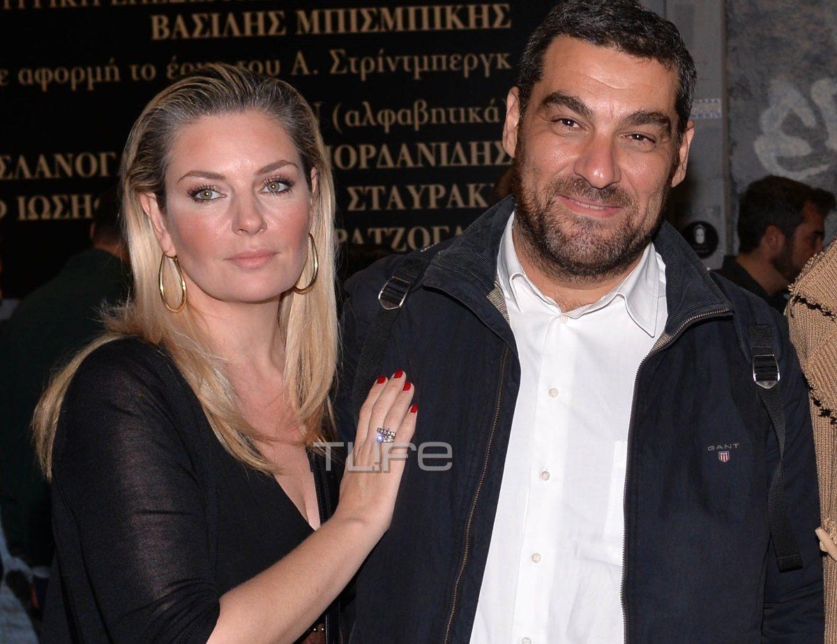 Ελισάβετ Μουτάφη – Μάνος Νιφλής: Βραδινή έξοδος στο θέατρο για το ερωτευμένο ζευγάρι!