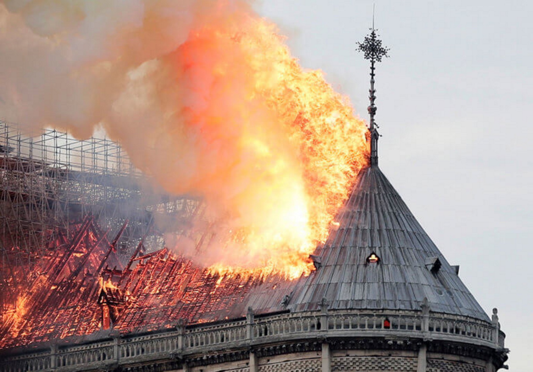 Γαλλία: “Ήθελα να εκδικηθώ για την καταστροφή της Παναγίας των Παρισίων…”! video