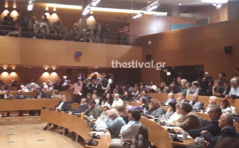 Θεσσαλονίκη: Ένταση και συνθήματα για το μετρό στο δημοτικό συμβούλιο