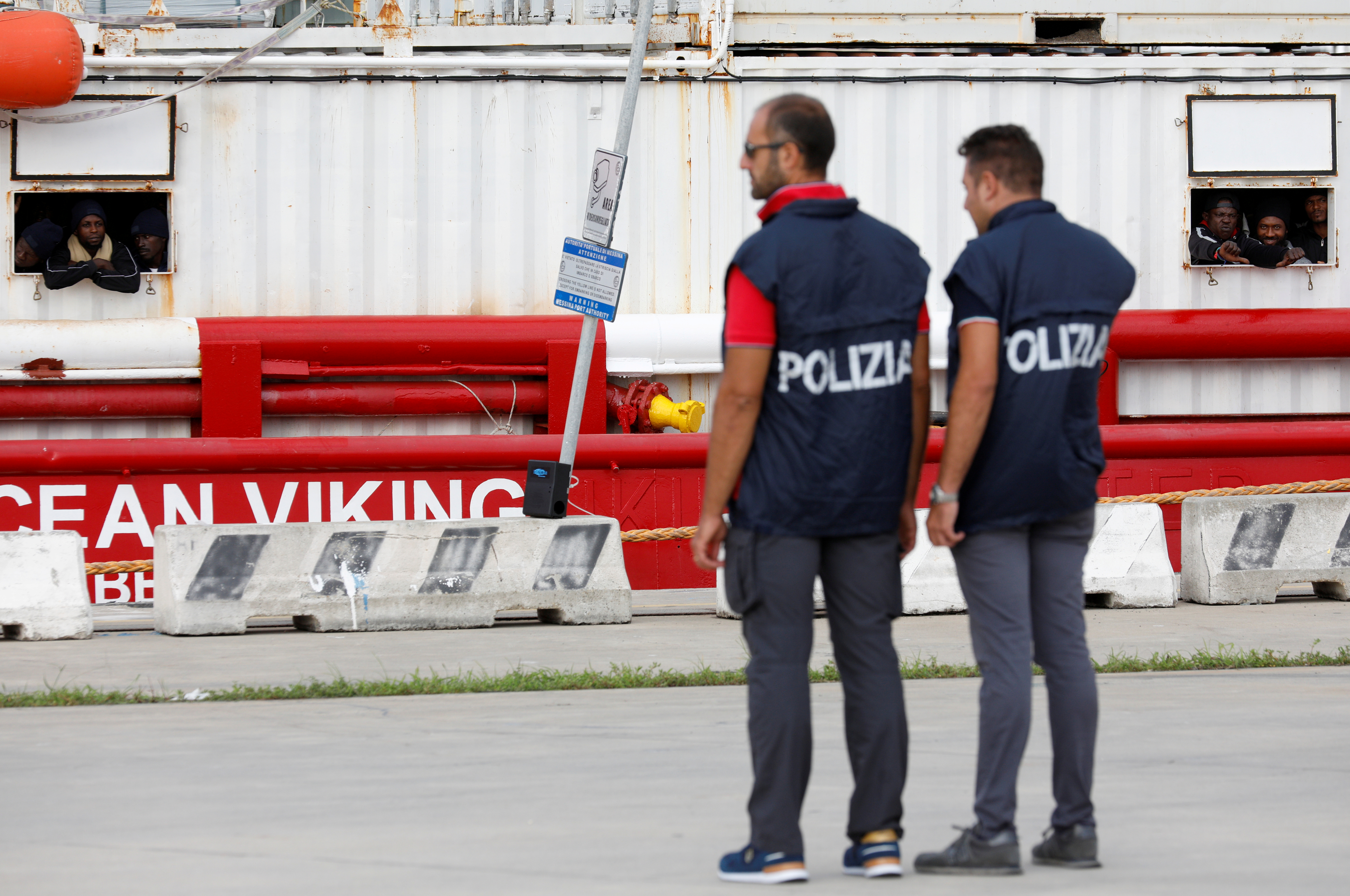 Ιταλία: Αποβιβάζονται στη Σικελία 104 μετανάστες από το πλοίο  Ocean Viking