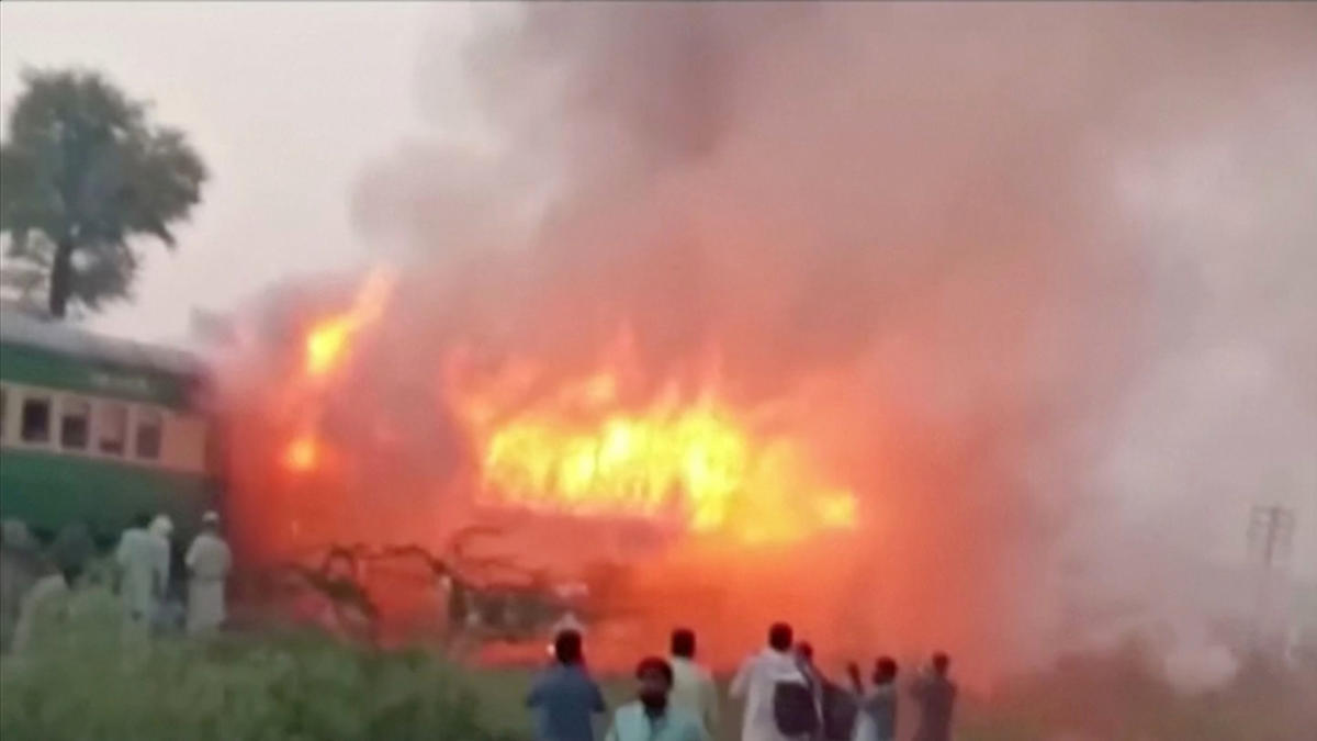 Πακιστάν: 71 οι νεκροί από την φωτιά στο τρένο – video