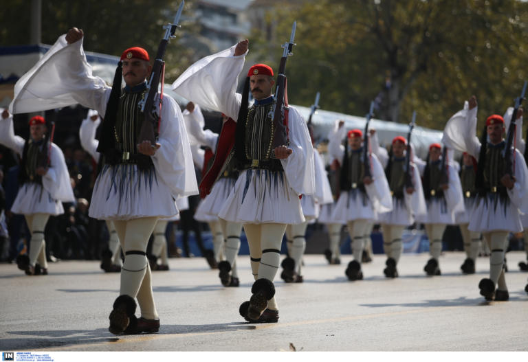 Θεσσαλονίκη: Η εντυπωσιακή έναρξη της μεγάλης στρατιωτικής παρέλασης – Η βολή και ο εθνικός ύμνος – video
