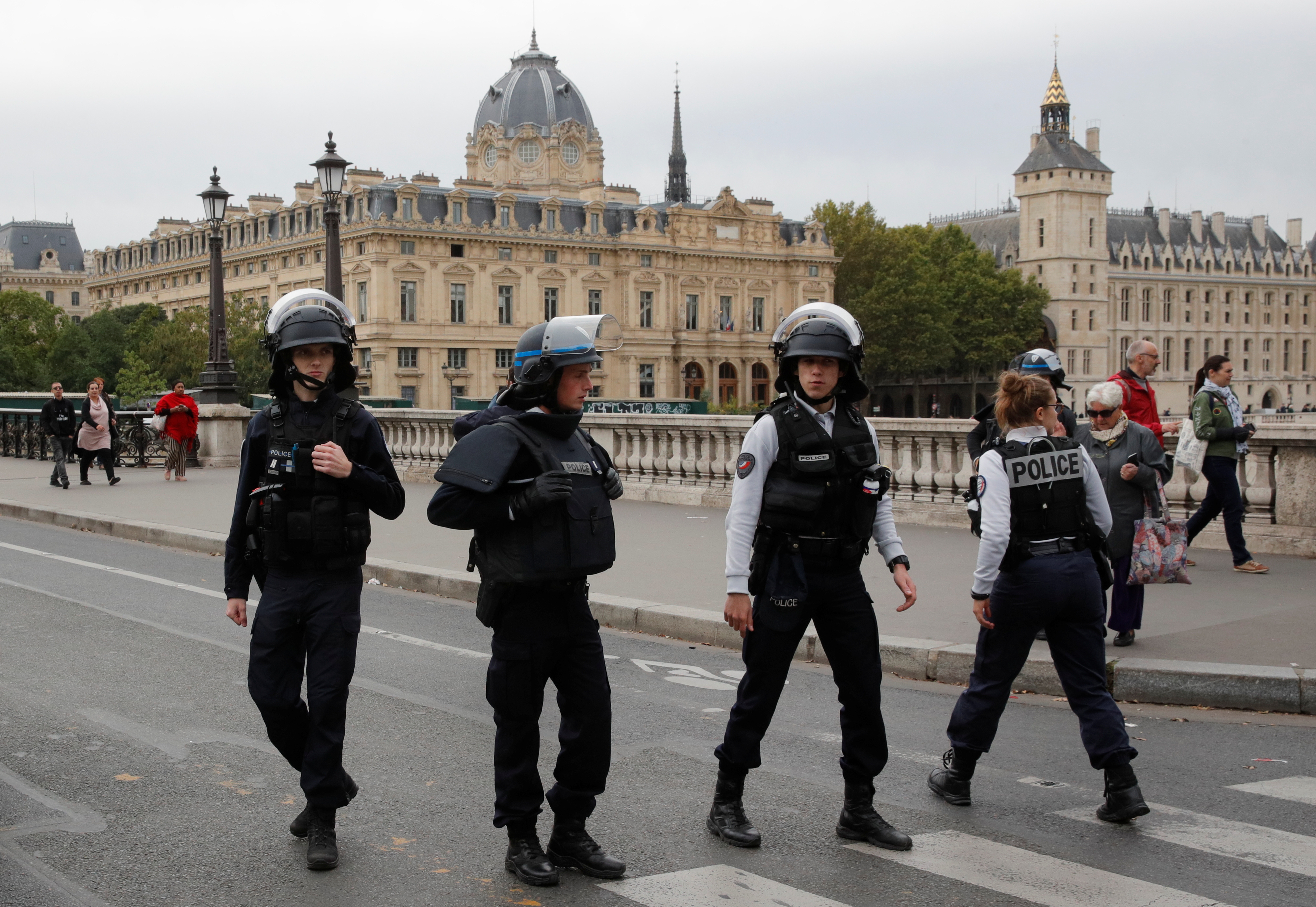 Μακελειό στο Παρίσι! Τέσσερις οι νεκροί αστυνομικοί