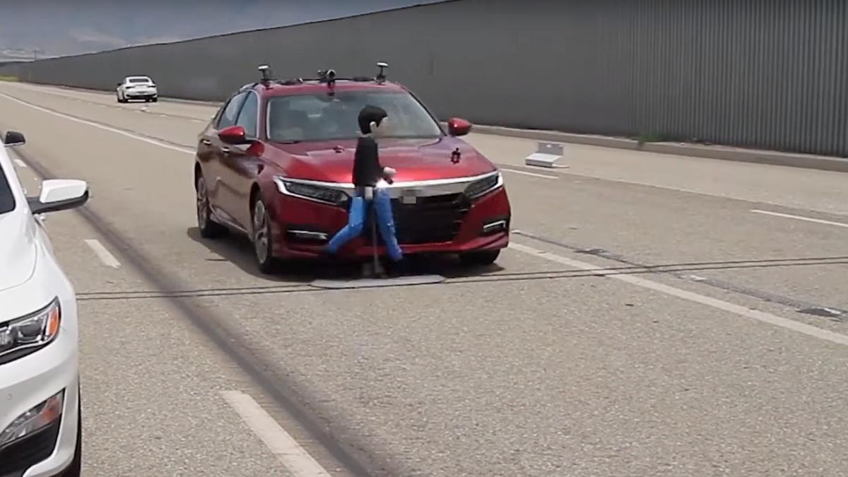 Πόσο αξιόπιστα είναι τα συστήματα εντοπισμού πεζών στα σύγχρονα αυτοκίνητα; [vid]