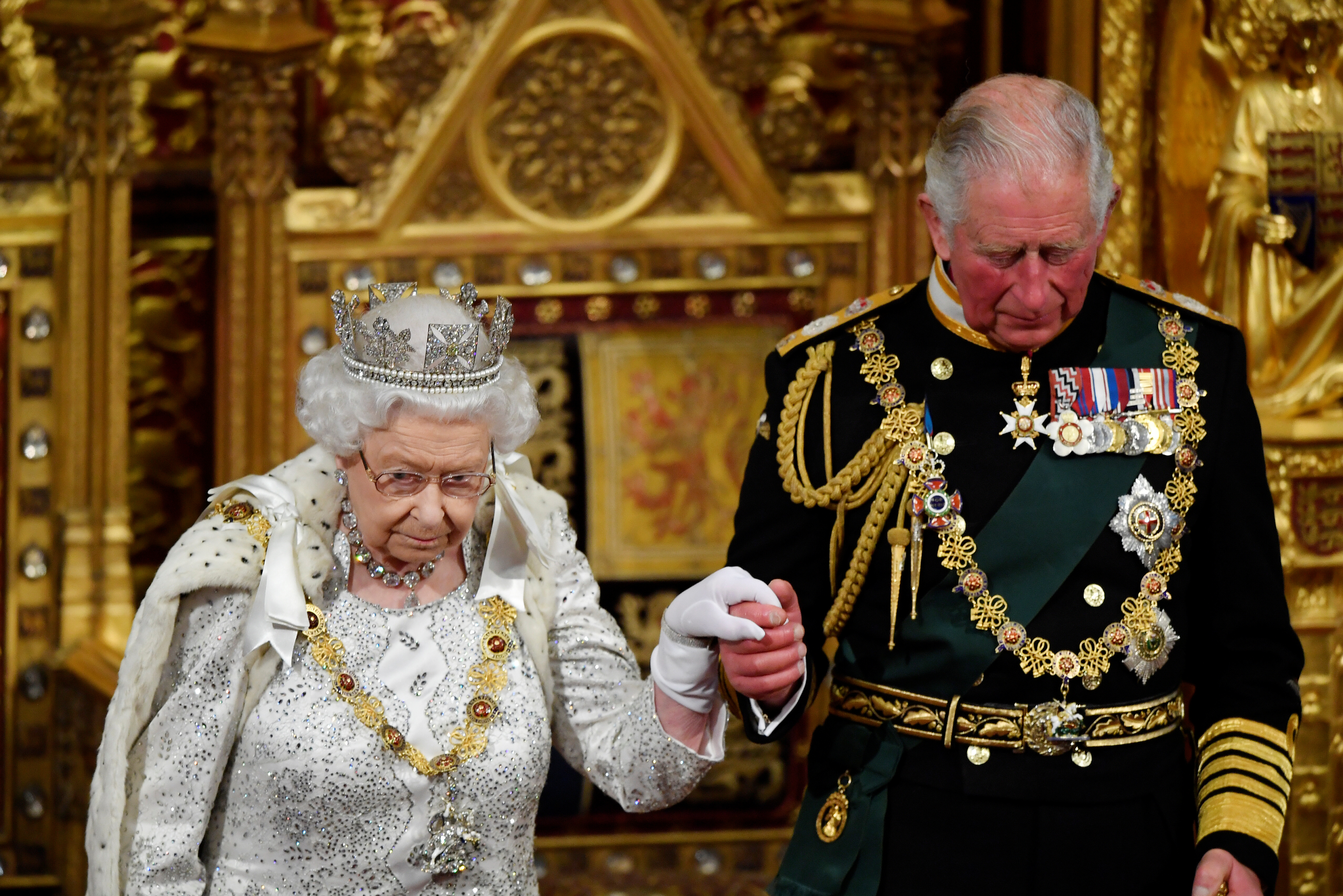 Ο βασιλιάς Κάρολος γιορτάζει τα πρώτα του γενέθλια ως μονάρχης της Βρετανίας – Το πορτρέτο και η «σιωπή» για την Ελισάβετ