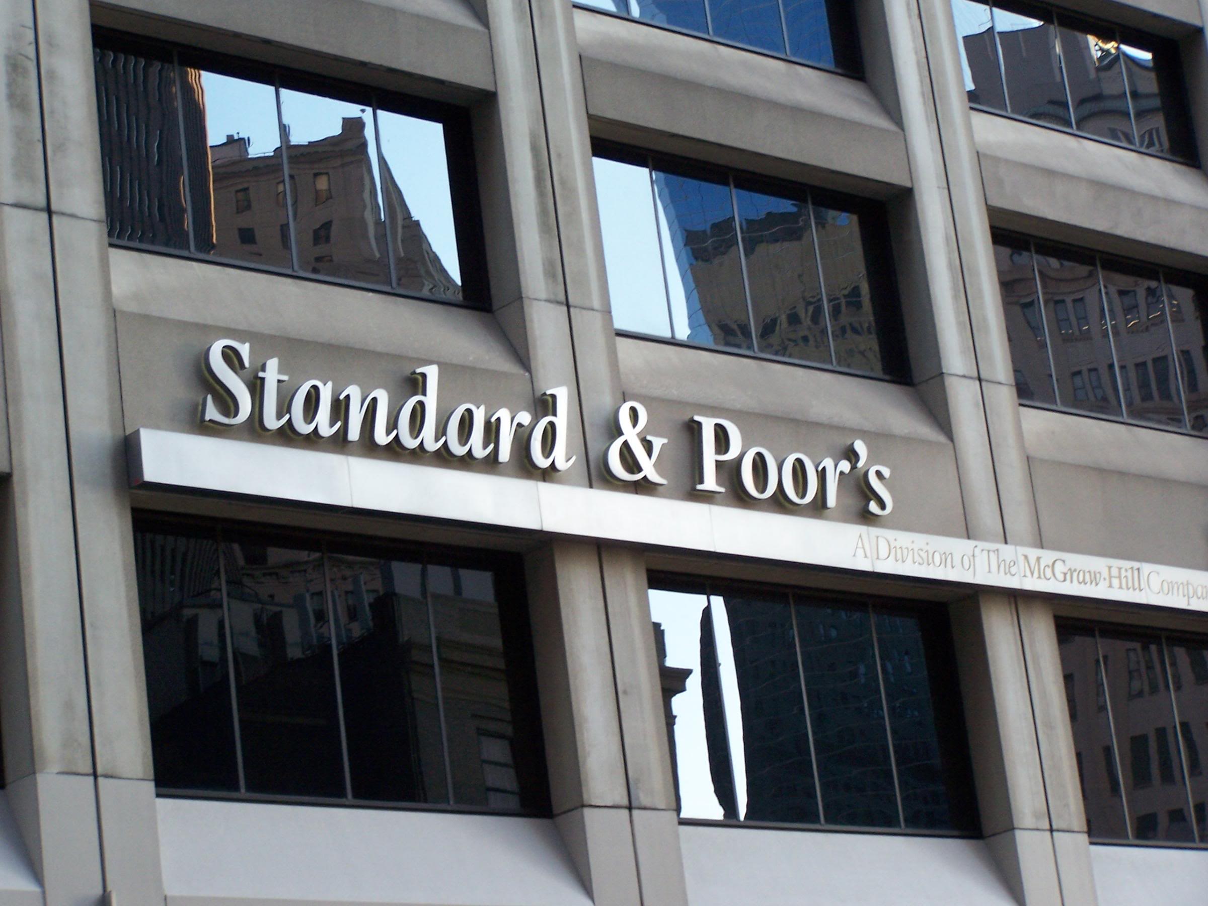 H Standard & Poor’s αναβάθμισε την ελληνική οικονομία