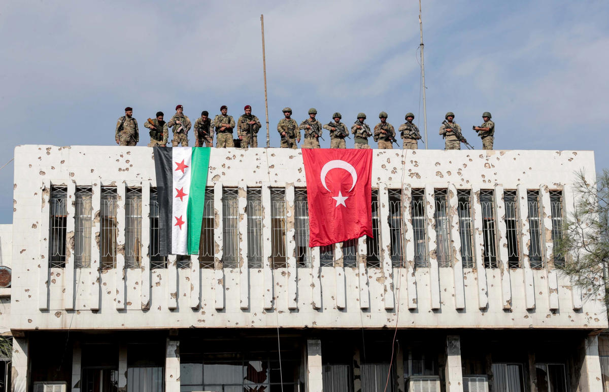 Συρία: 15 συνοριακά φυλάκια απέναντι στην Τουρκία στήνει η Δαμασκός