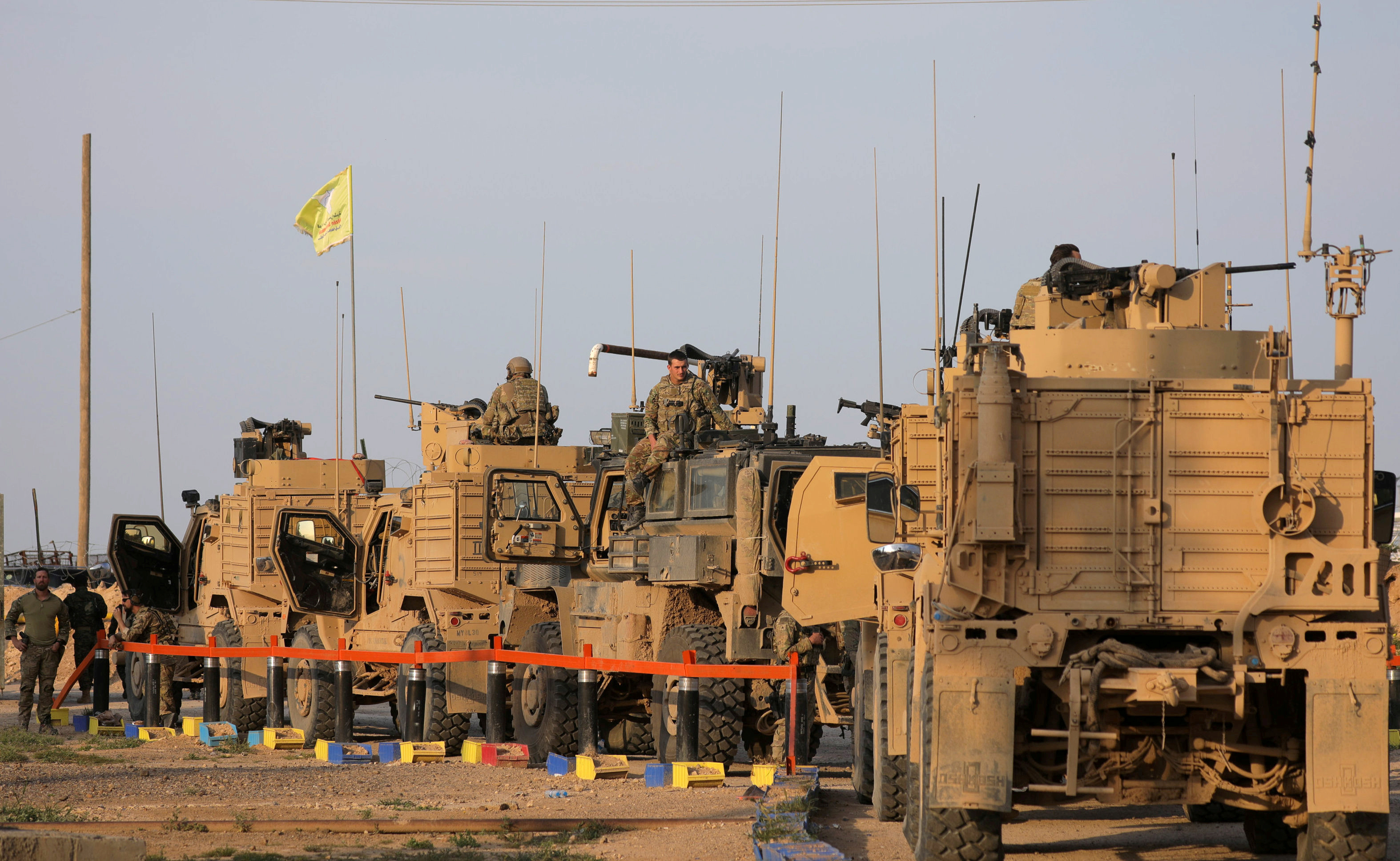 Συρία: Μηχανοκίνητες δυνάμεις του στρατού των ΗΠΑ προστατεύουν τις πετρελαιοπηγές των Κούρδων