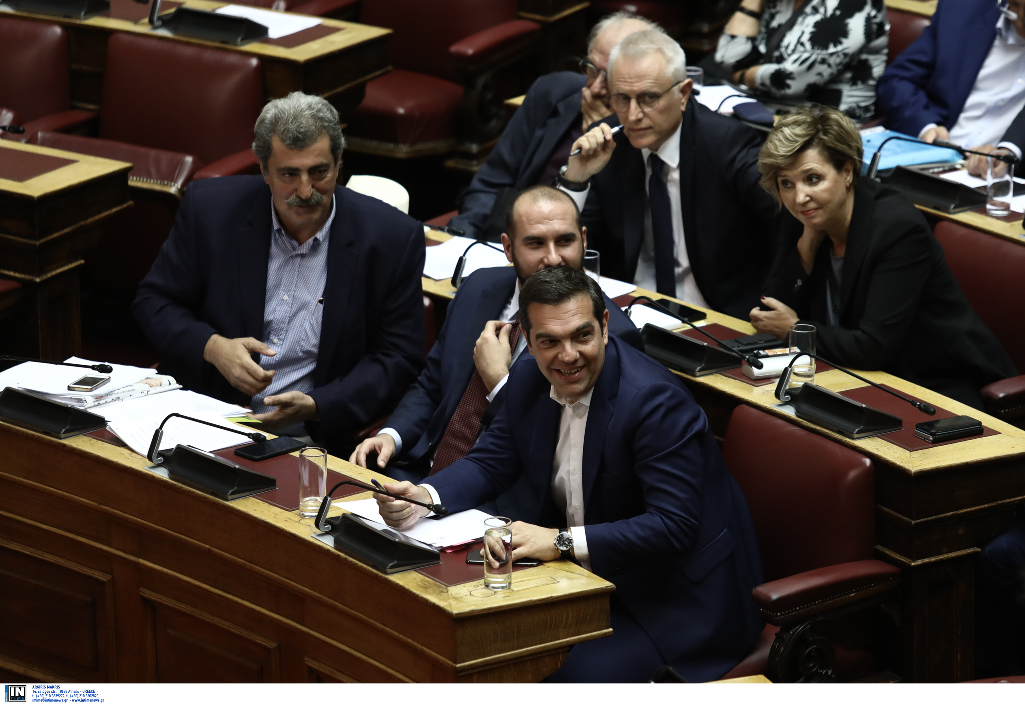 Τρίβουν τα χέρια τους στον ΣΥΡΙΖΑ, μετά την ψηφοφορία για τον Παπαγγελόπουλο
