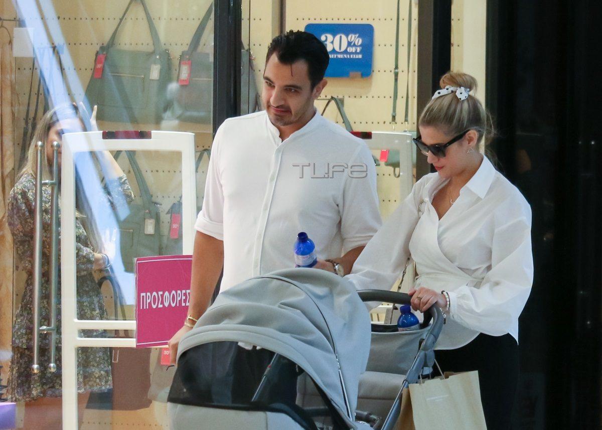 Τζένη Θεωνά – Δήμος Αναστασιάδης: Χαλαρή βόλτα σε εμπορικό κέντρο μαζί με τον γιο τους