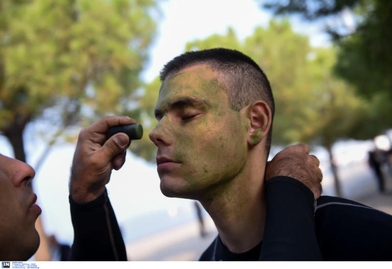 Στρατιωτική Παρέλαση 28η Οκτωβρίου: Οι τελευταίες ετοιμασίες – Έτσι έφτιαξαν τους στρατιώτες στη Θεσσαλονίκη [pics]