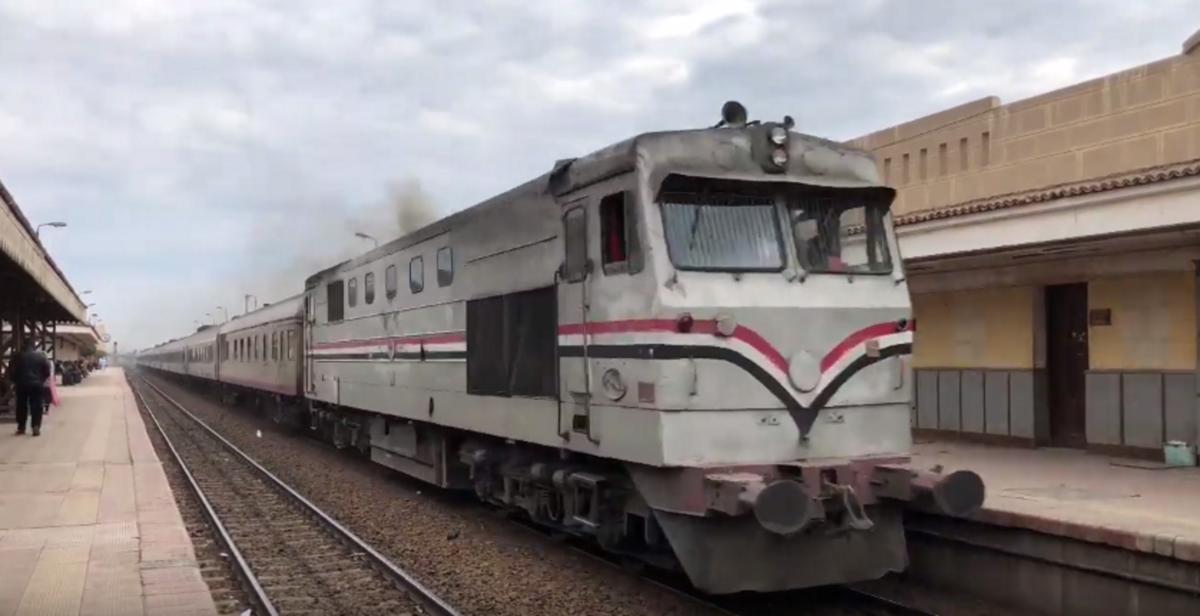 Αίγυπτος: Τους πέταξαν έξω από τρένο εν κινήσει επειδή δεν είχαν εισιτήριο! video
