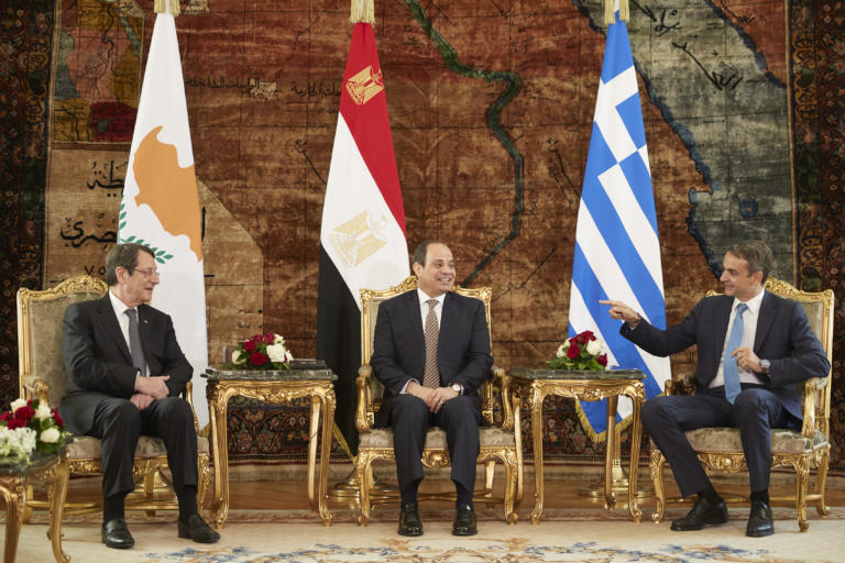 Τριμερής Καΐρου: Ρητή και ομόθυμη καταδίκη της Τουρκικής προκλητικότητας