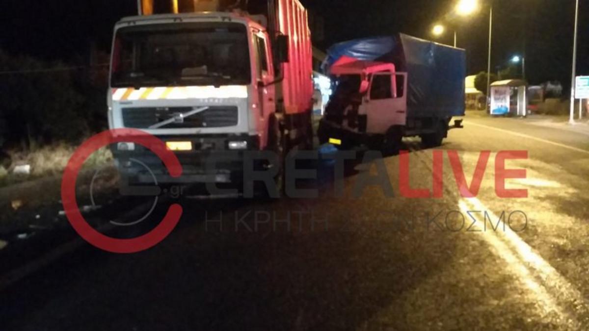 Κρήτη: Φορτηγάκι έπεσε πάνω σε απορριμματοφόρο – Τύχη βουνό για τους υπαλλήλους καθαριότητας [pics]