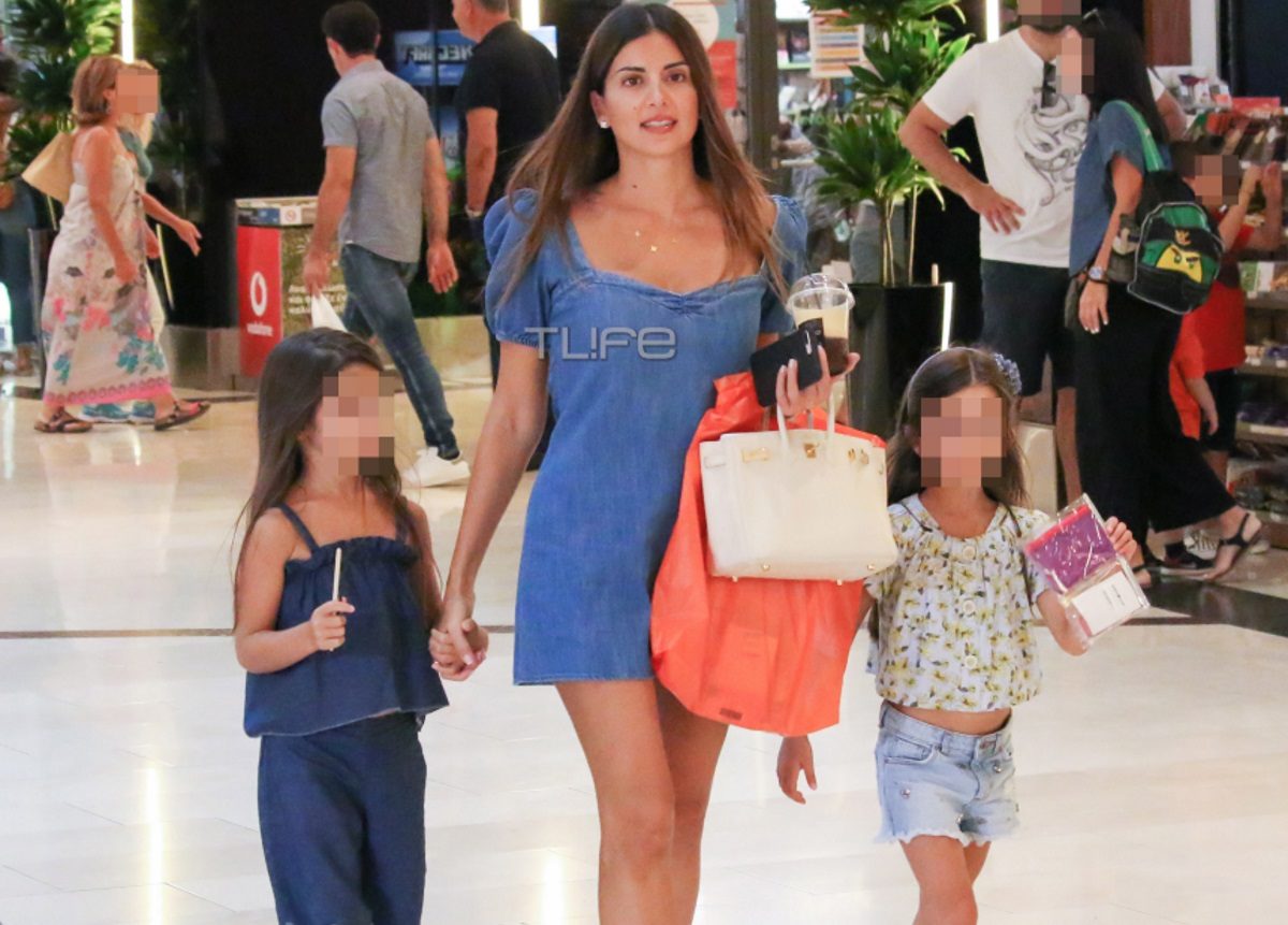 Σταματίνα Τσιμτσιλή: Πρωινή βόλτα για αγορές στο Μαρούσι μαζί με τις κόρες της! [pics]