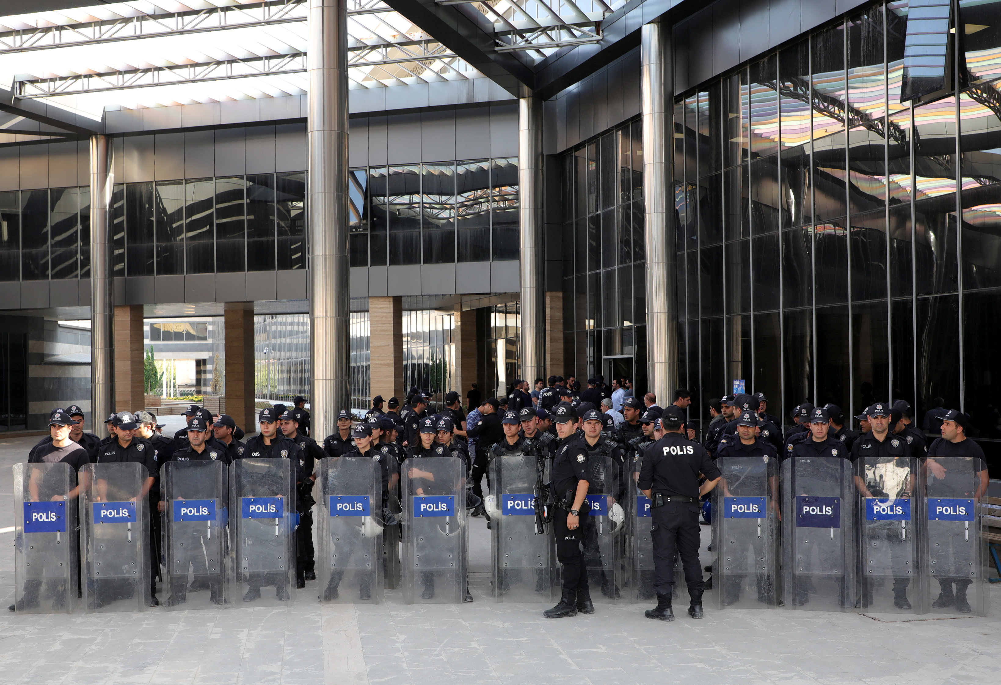 Τουρκία: Συνελήφθησαν τρεις δήμαρχοι εκλεγμένοι με το φιλοκουρδικό κόμμα