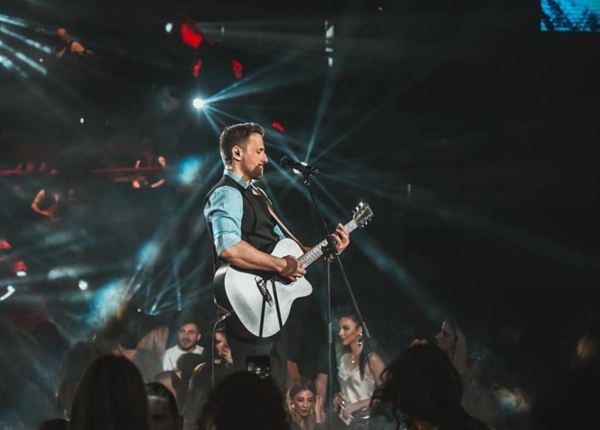 Αποθεώθηκε στο Λος Άντζελες ο Νίκος Βέρτης – Εμφανίστηκε στο Dolby Theatre των Όσκαρ