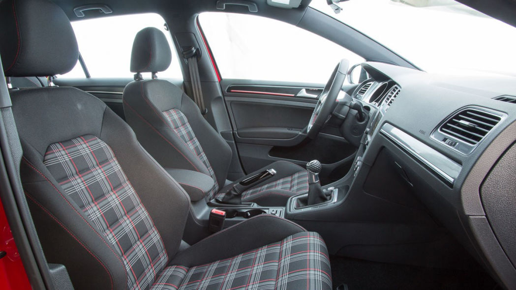 Εσείς γνωρίζατε ποιανού ιδέα ήταν τα καρό καθίσματα στο VW Golf GTI; [pics]