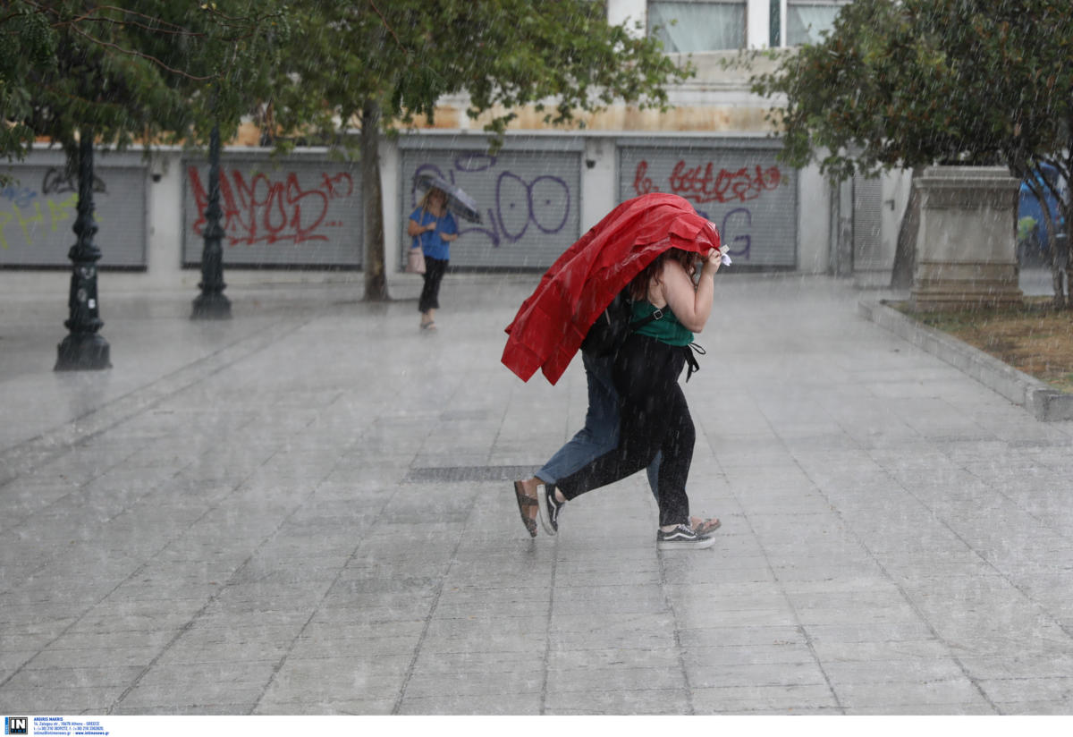 Καιρός: Αλλαγή σκηνικού με βροχές, καταιγίδες και πτώση της θερμοκρασίας