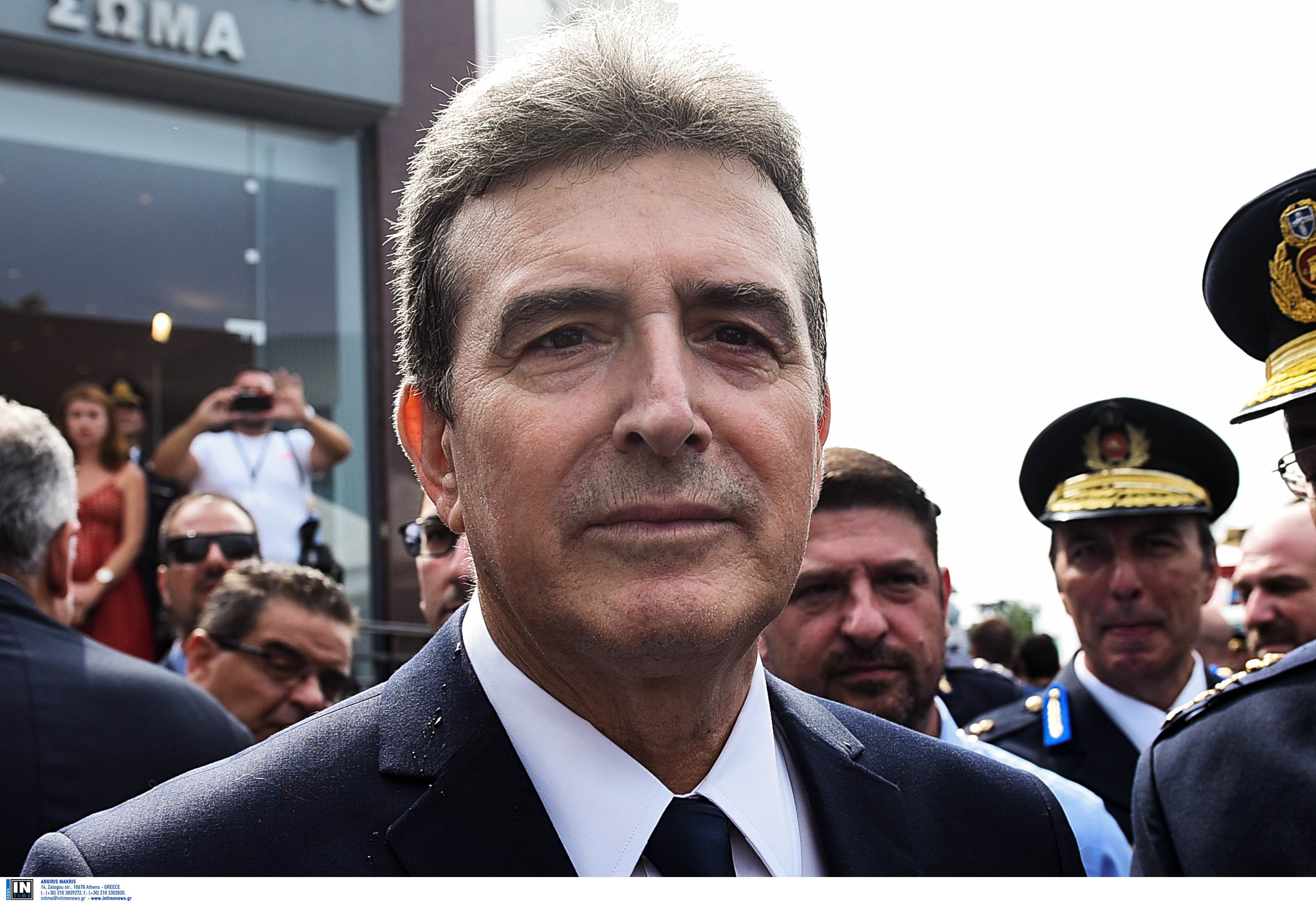 Χρυσοχοΐδης: Σήμερα το βράδυ θα πάω να δω με τον 15χρονο γιο μου τον Joker
