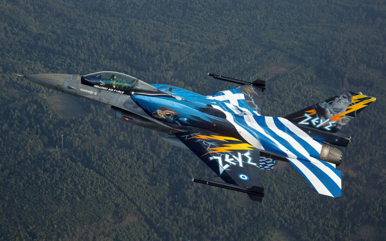 Î“Î¹â€™ Î±Ï…Ï„ÏŒ Î¼Î±Ï‡Î·Ï„Î¹ÎºÎ¬ F-16 Ï„Î·Ï‚ Î‘ÎµÏÎ¿Ï€Î¿ÏÎ¯Î±Ï‚ Î¸Î± Ï€ÎµÏ„Î¬Î¾Î¿Ï…Î½ Ï€Î¬Î½Ï‰ Î±Ï€ÏŒ Ï„Î· Î˜ÎµÏƒÏƒÎ±Î»Î¿Î½Î¯ÎºÎ·!