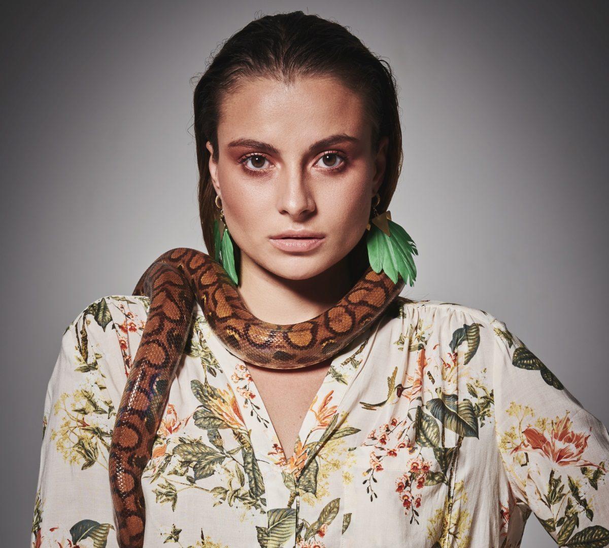 GNTM: Ποια είναι η Γκλόρια Ντενίκη που παραλίγο να αποχωρήσει χθες από το reality