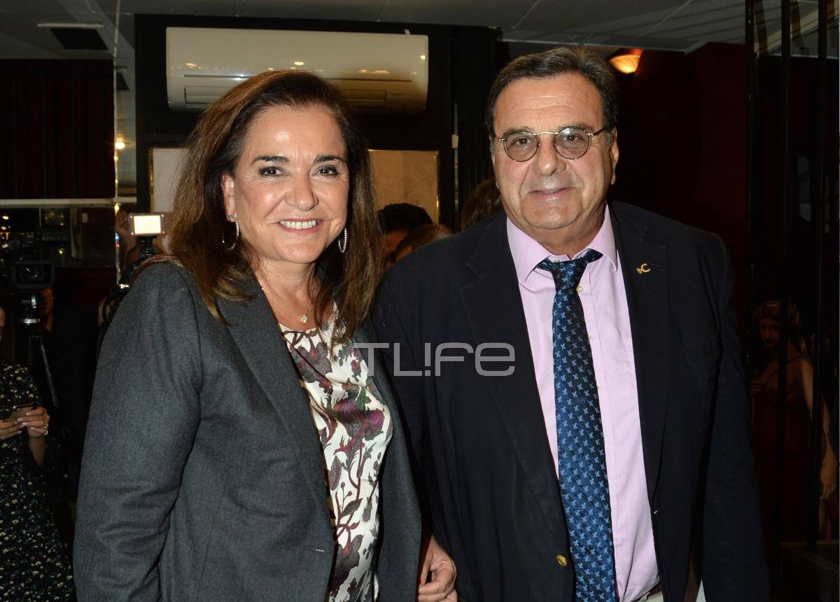 Βραδινή έξοδος στο θέατρο για Ντόρα Μπακογιάννη – Ισίδωρο Κούβελο!