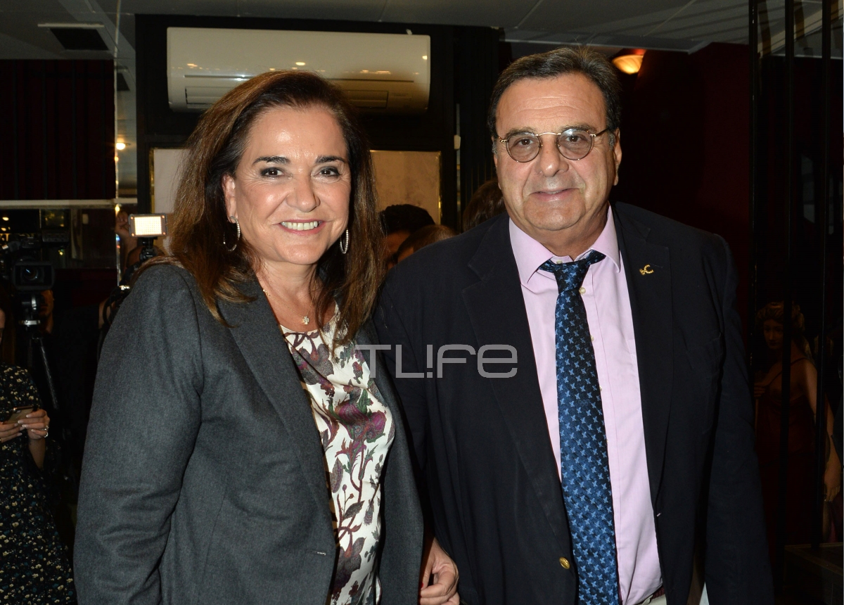 Βραδινή έξοδος στο θέατρο για Ντόρα Μπακογιάννη – Ισίδωρο Κούβελο!