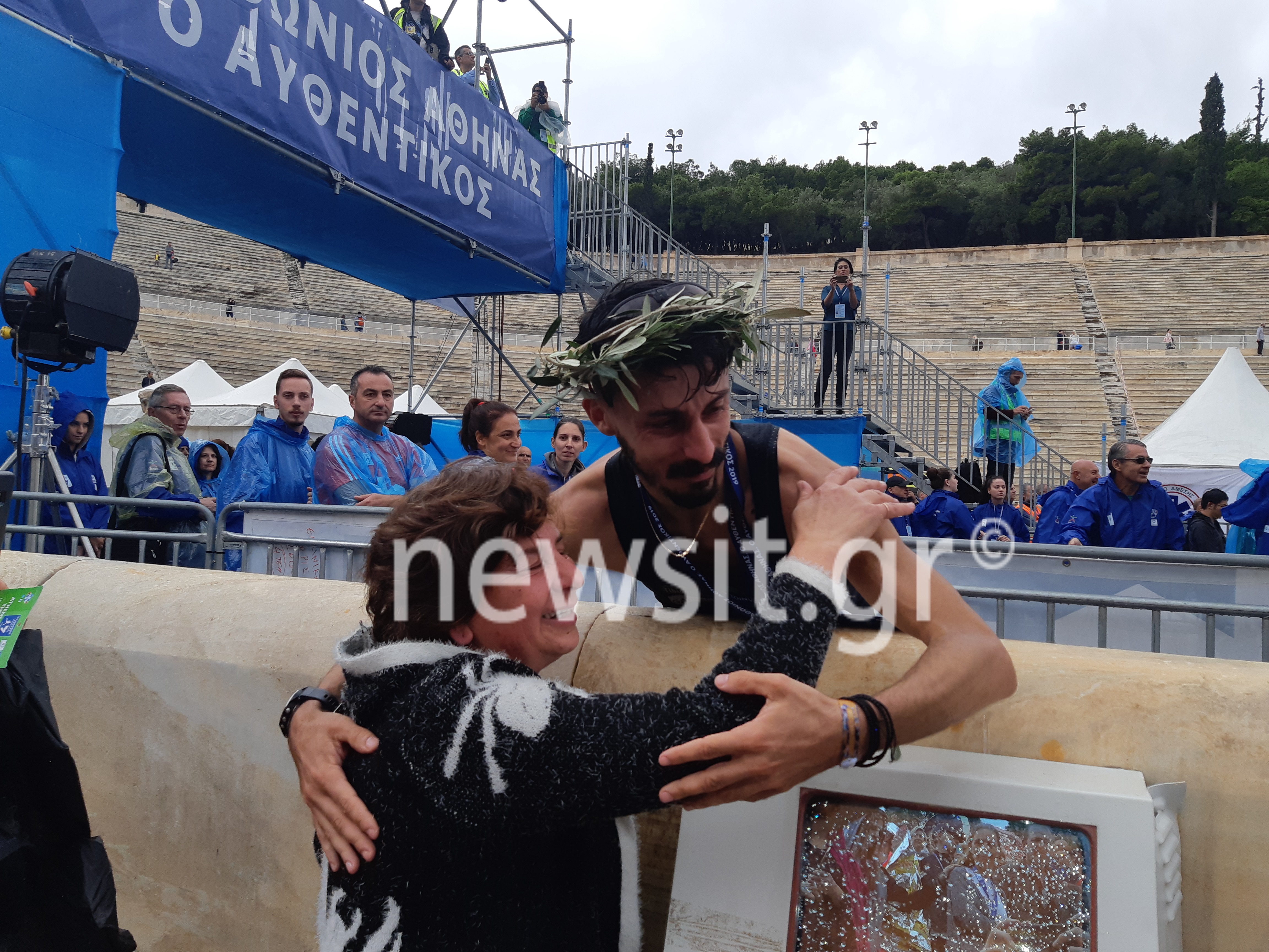 Μαραθώνιος 2019 – Γκελαούζος: Συγκινημένες μάνα και αδερφή από την τεράστια επιτυχία του! video, pics