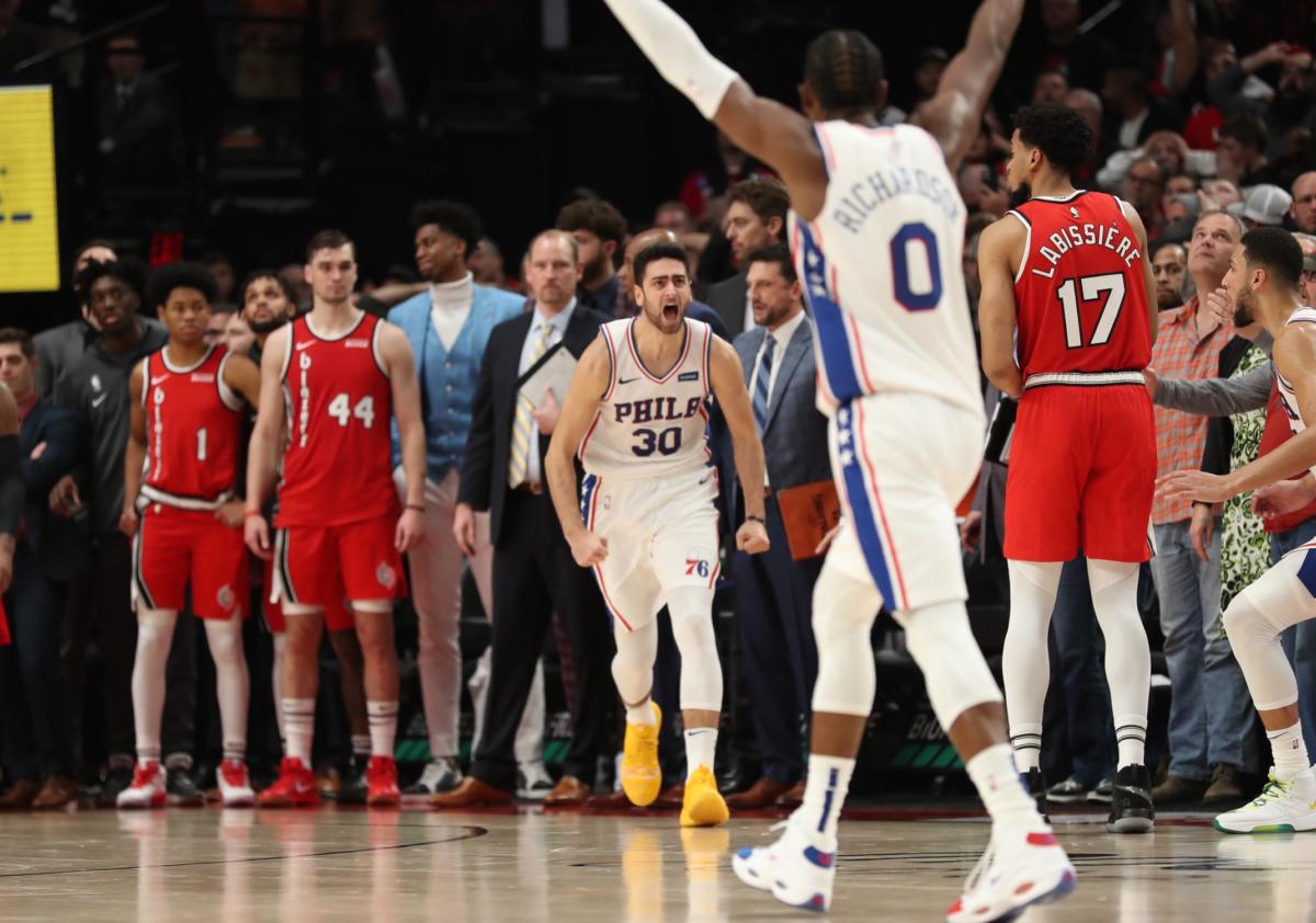 “Απόδραση” για 76ers με buzzer-beater του Κορκμάζ! Απογοητεύουν οι Γουόριορς