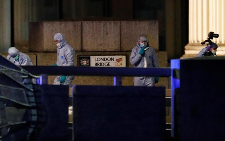 Δύο και επισήμως οι νεκροί πολίτες της τρομοκρατικής επίθεσης στη Γέφυρα του Λονδίνου - Σκληρά πλάνα από το σημείο! [pics, video]