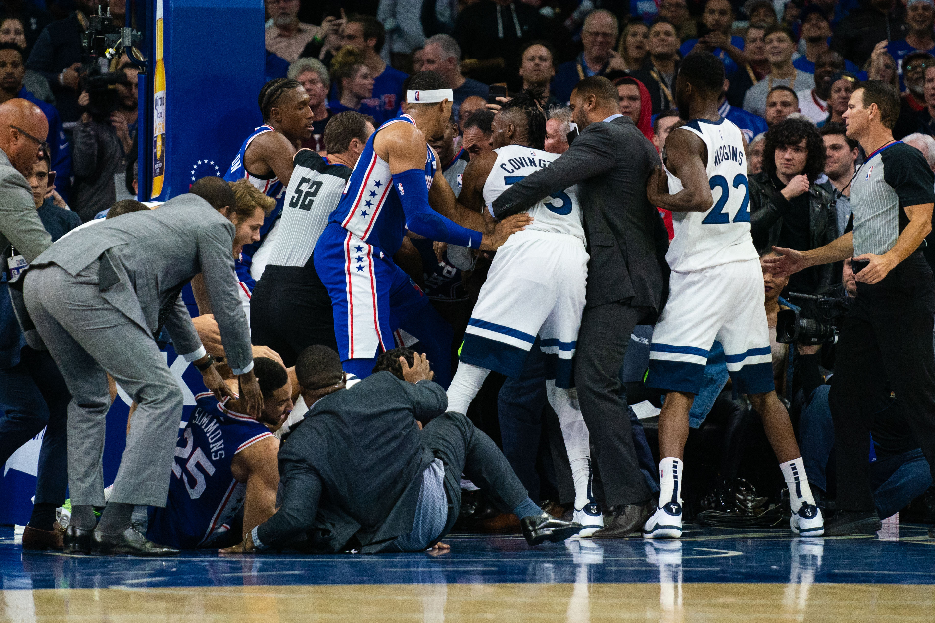 NBA: Στα “μαλακά” έπεσαν Εμπίντ και Τάουνς μετά το… ξύλο!