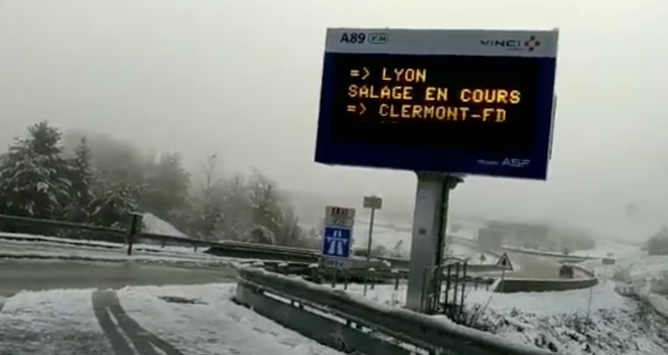 Άσπρισε η Γαλλία – Χιόνια, ένας νεκρός και 300.000 χωρίς ρεύμα από την κακοκαιρία