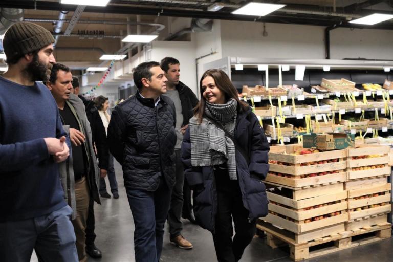 Συνεργατικό σουπερμάρκετ επισκέφθηκε ο Τσίπρας στο Παρίσι