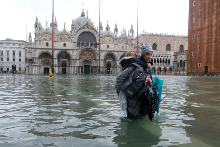 Ποιά "Βικτώρια"; Κύμα σφοδρής κακοκαιρίας σαρώνει την Ιταλία - Τα νερά σκέπασαν την Βενετία! [pics, video]