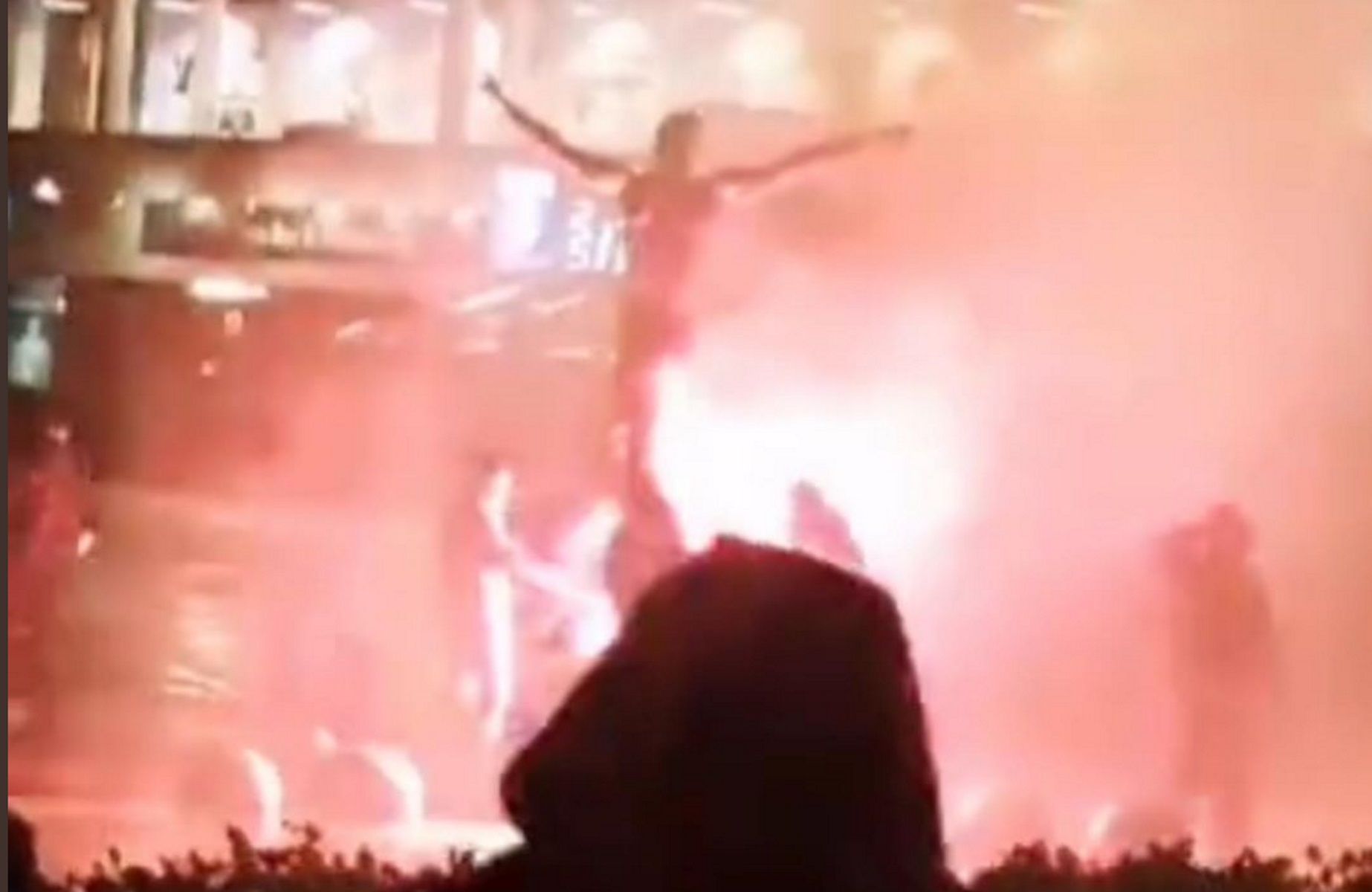 Οργή στο Μάλμε για Ιμπραΐμοβιτς! Φωτιά στο άγαλμα του Ζλάταν (video)