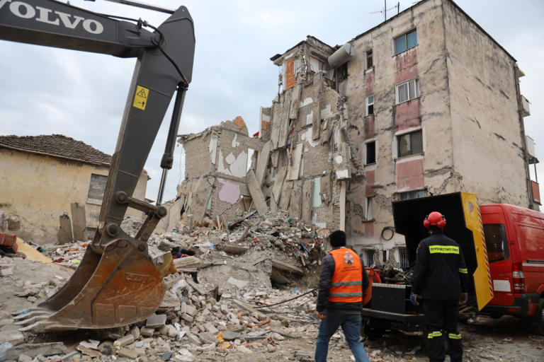 Στην Αλβανία Έλληνες μηχανικοί για την αξιολόγηση των κτιρίων που επλήγησαν από τον σεισμό