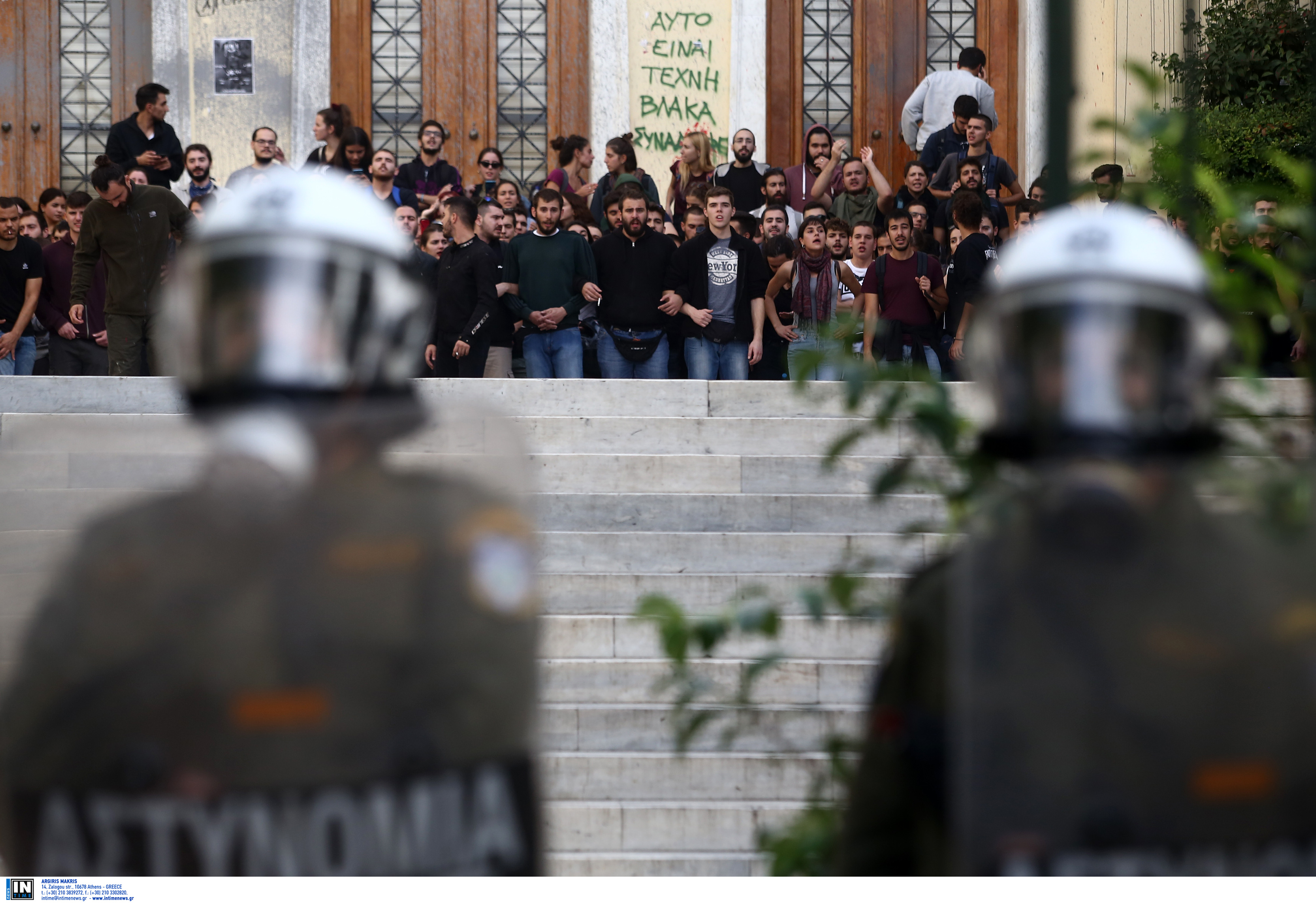 Νέα επεισόδια στην ΑΣΟΕΕ – Καταγγελία για βία εναντίον δημοσιογράφων