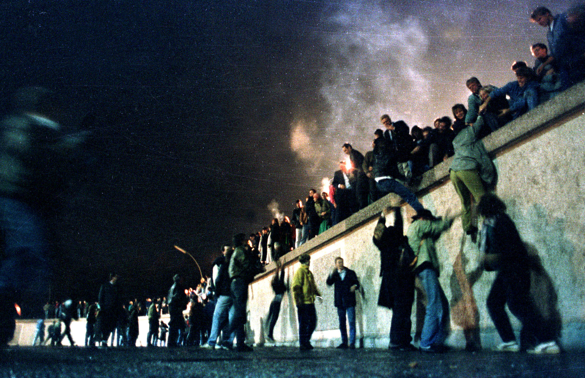 30 χρόνια από την πτώση του Τείχους στο Βερολίνο: Ατύχημα της Ιστορίας ή υπολογισμένη κίνηση;
