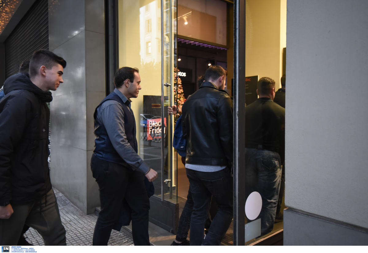 Black Friday: Οι κοπάνες, οι μικρότερες ουρές και το κυνήγι για τη σωστή αγορά [pics]